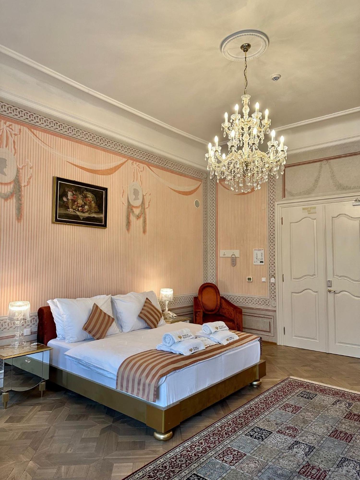 Art Hotel Kastiel Tomášov Екстериор снимка