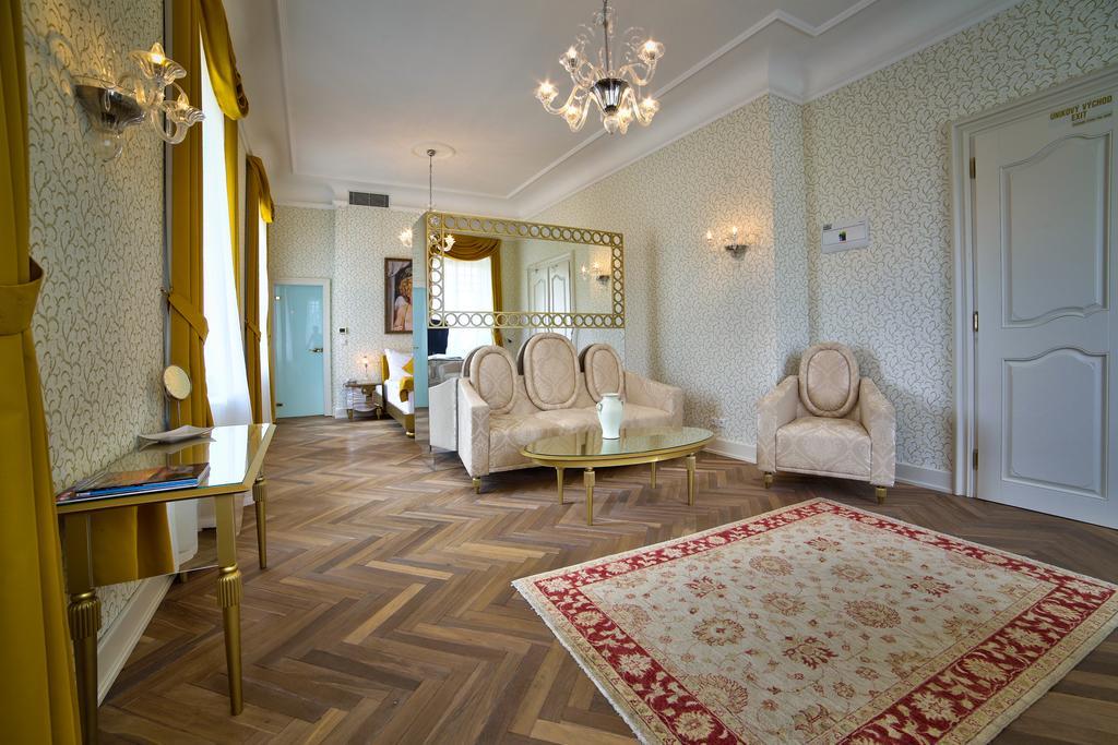Art Hotel Kastiel Tomášov Екстериор снимка