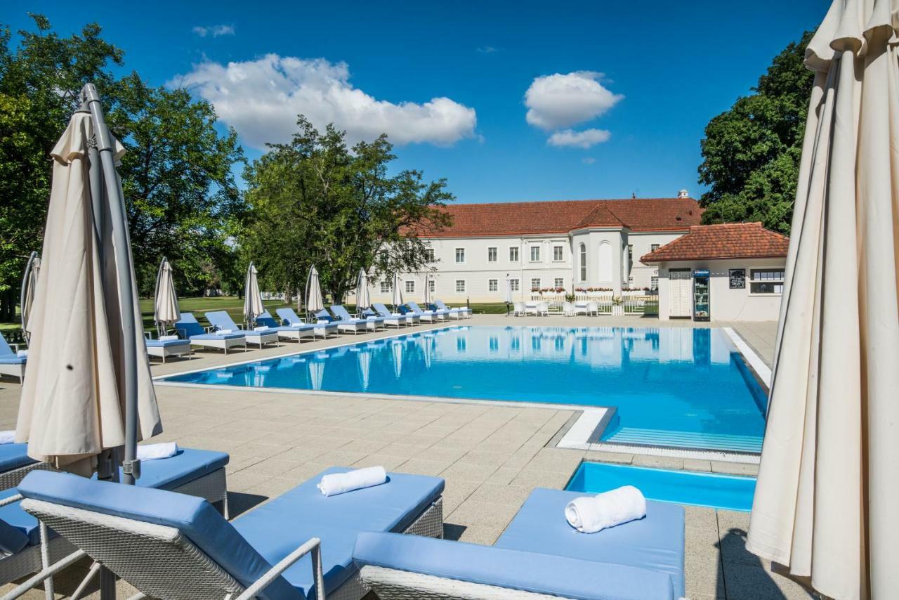 Art Hotel Kastiel Tomášov Екстериор снимка